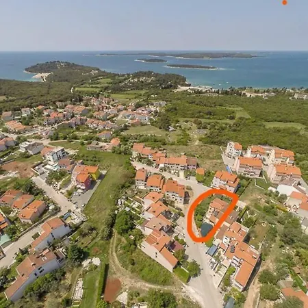 Apartman 100M2, Full Opremljen, Privatni Parking. Pula Exterior photo