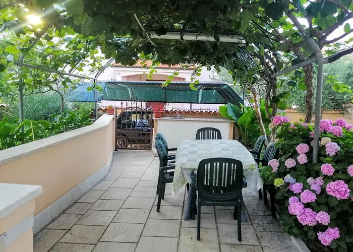 Apartman 100M2, Full Opremljen, Privatni Parking.