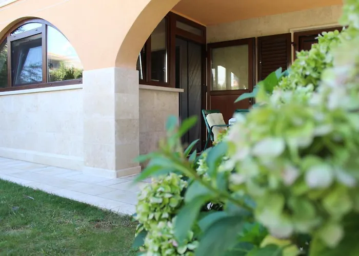 Apartman 100M2, Full Opremljen, Privatni Parking.