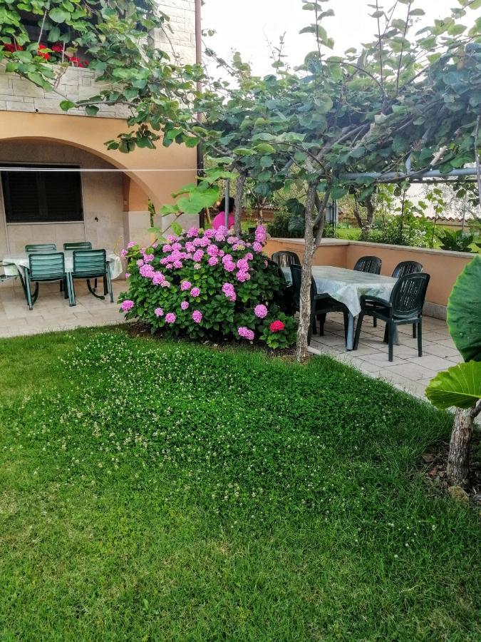 100m2, Full Opremljen, Privatni Parking. * Pula
