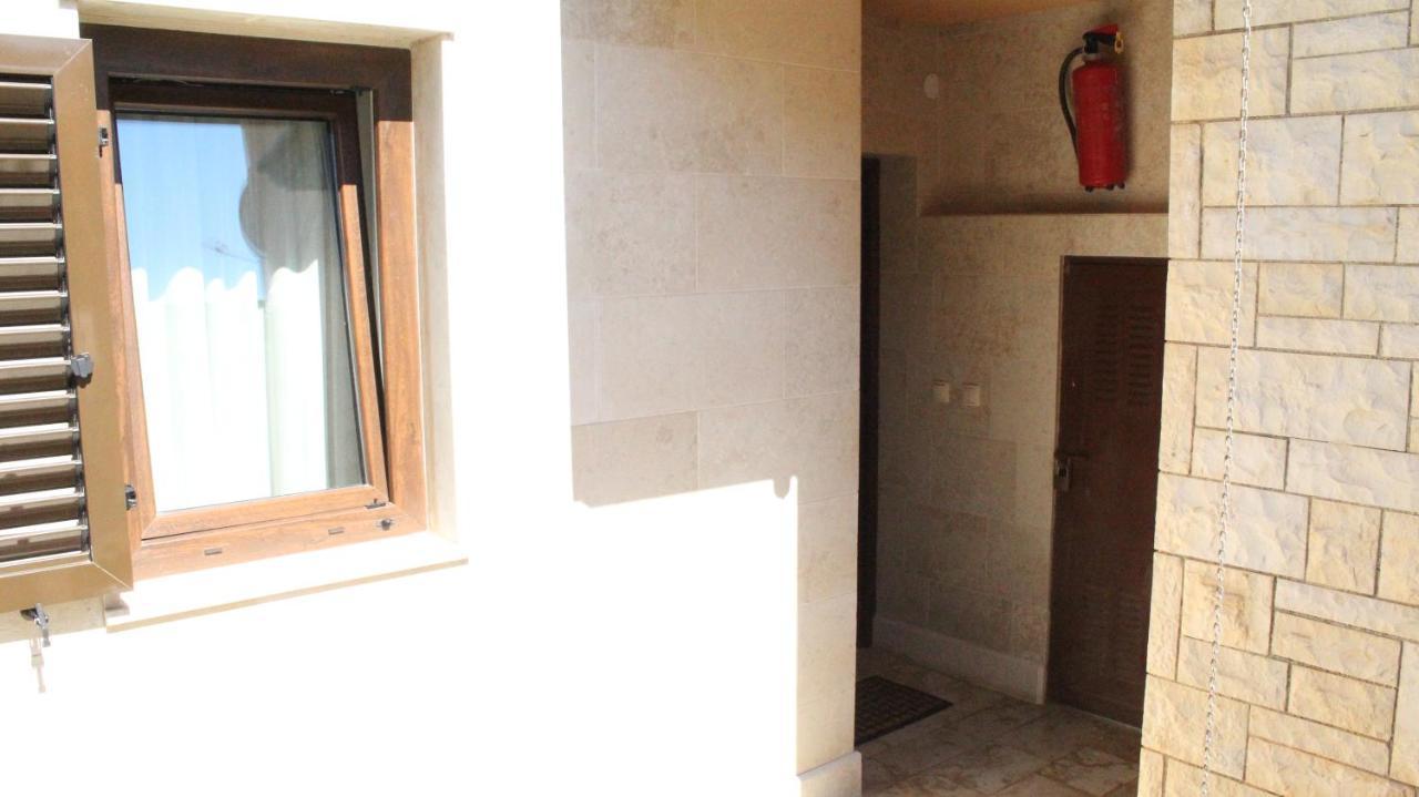 100m2, Full Opremljen, Privatni Parking. Pula