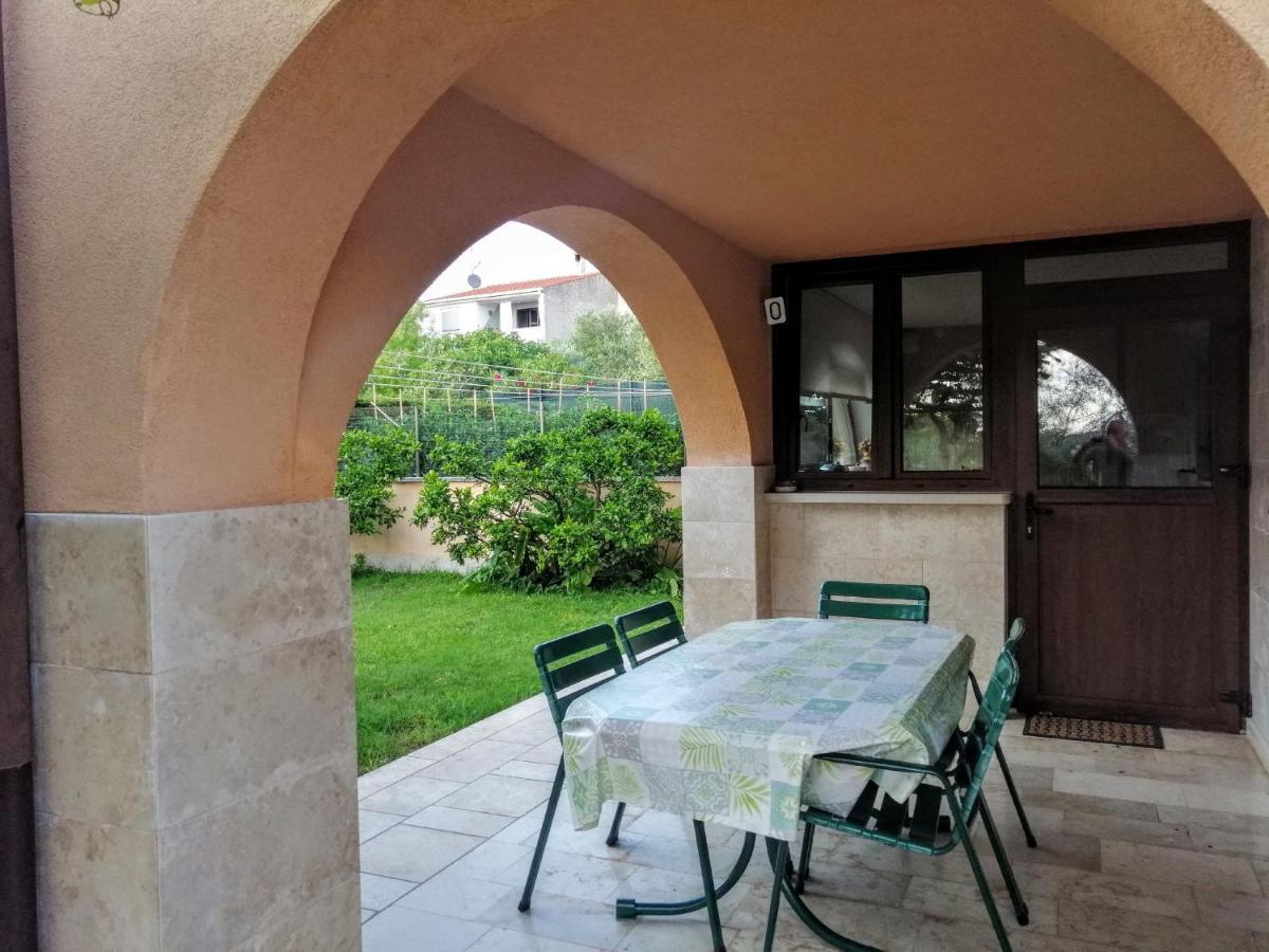 100m2, Full Opremljen, Privatni Parking. Pula