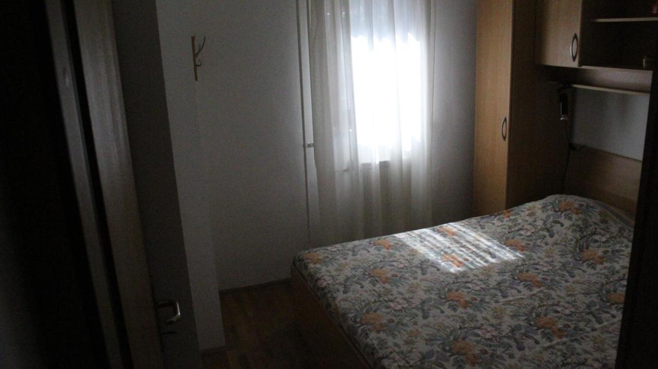100m2, Full Opremljen, Privatni Parking. Apartment Pula