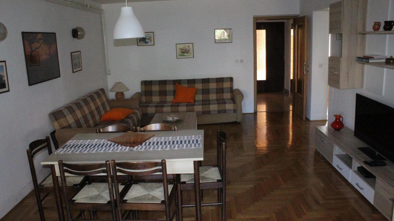 Apartment 100m2, Full Opremljen, Privatni Parking. Pula